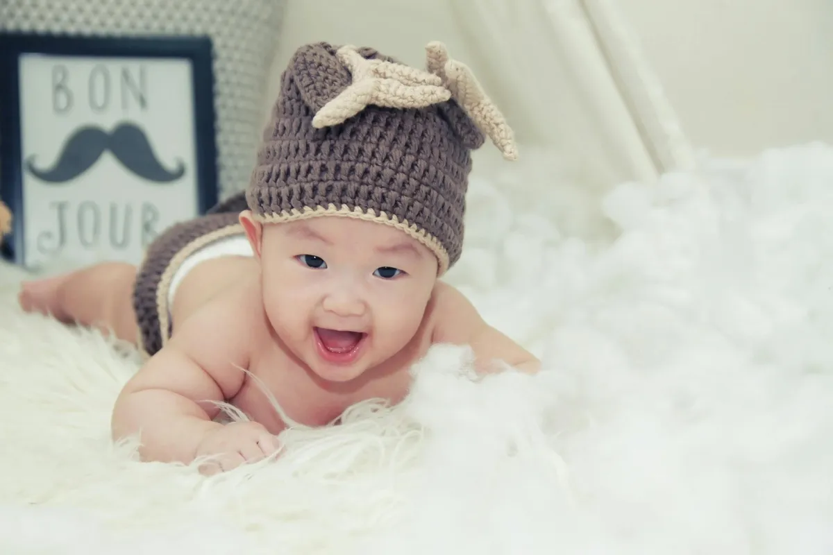 Can a video replace a lullaby?